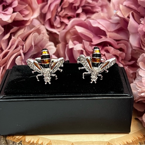 Crystal Amber and Black Bumblebee Wasp Cufflinks - Picture 3 of 16